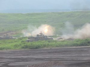 総合火力演習 どんな地形だってへっちゃらさ「P・H・A」さん2 ミリタリー写真