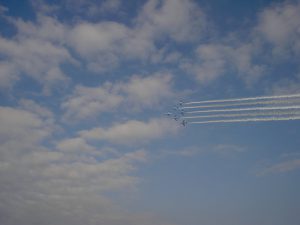 2007年11月3日の「入間航空祭」からブルーインパルス。投稿:相沢 竜一さん ミリタリー写真