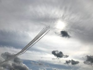 防衛大学校の卒業式から帰るブルーインパルス(2018年3月18日横浜)HoneyMapleさん ミリタリー写真
