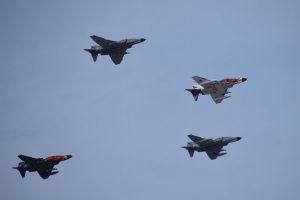 302SQ オジロファントムのファイナルのダイヤモンド編隊 投稿:自家用防衛隊 さん ミリタリー写真