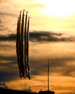 夕暮れ時 #ブルーインパルス #石巻川開き祭り 投稿:RUNさん ミリタリー写真