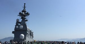 2015年いせ艦上で見たブルーインパルス 投稿:HIROXさん ミリタリー写真
