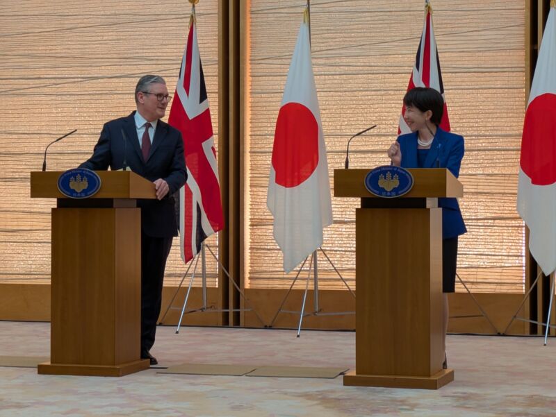 Image for the Tweet beginning: 今日は夕方に東京に戻り、英国のキア・スターマー首相 @Keir_Starmer と首脳会談を行いました。
昨年１１月のＧ２０で初めて会談し、「キア」「サナエ」とファーストネームで呼び合う関係を築いたところですが、それから間を空けず日本にお迎えでき、大変嬉しく思います。 