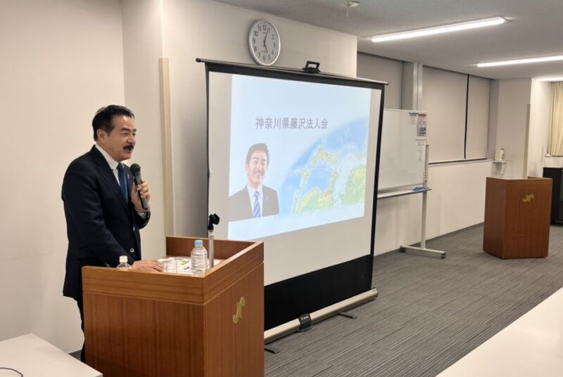 Image for the Tweet beginning: 【藤沢法人会主催時局セミナーで講演】
相原会長、お世話になりました。
藤沢は古くからの歴史と先端産業、そして豊かな海がある素敵な街、佐藤自身も #江ノ島 で寺社参拝や #湘南モノレール 乗車等思い出もある街、藤沢での講演は三度目になります。
#世界秩序の変化