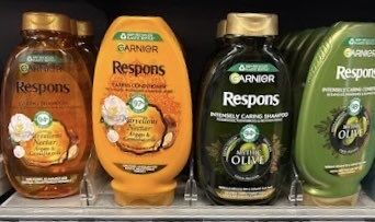 Image for the Tweet beginning: 【フィンランドのトリビア②】
スーパーでシャンプーとコンディショナーを探していたら、シャンプーは蓋が上向き、コンディショナーは蓋が下向き、写真でわかりますか？
これなら、目をつぶって髪を洗っていても、どちらがシャンプーか、分かりますね。
賢い！ 