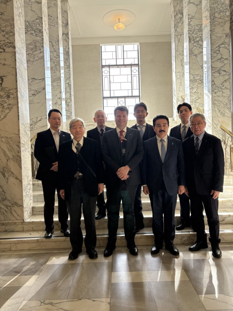 Image for the Tweet beginning: 【フィンランド国会の国民保護に関する役割や国会議事堂の危機管理について説明受けと意見交換】
かなり緻密に計画を準備、細部は言えませんが、ロシアのウクライナ侵攻から意識が変わった由。有事でも法律を作る事が求められます
ロシアと１３４０kmの国境を接するフィンランド、危機感が違います。 