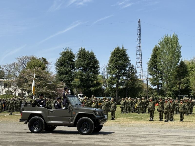 Image for the Tweet beginning: 【第一師団のパレードと訓練展示、ビビット来ました】
富崎師団長の自分の国は自分で守る危害と覚悟を訴えたスピーチ、日頃の訓練練度を如何なく発揮したパレードと訓練展示、見事でした 