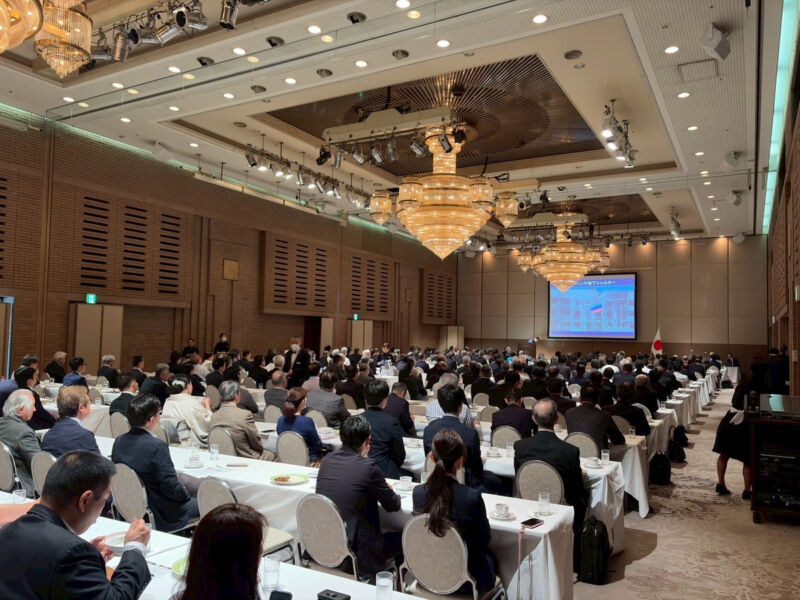 Image for the Tweet beginning: 【御礼】
昨日の昼食懇談会には多くの皆さまにご参加いただき、心より感謝申し上げます。最新の中東情勢、自衛隊の憲法明記などについて100枚超のスライドで説明。終了後には早速、多くのご意見も頂きました。引き続き日本のため全力で取り組みます。 