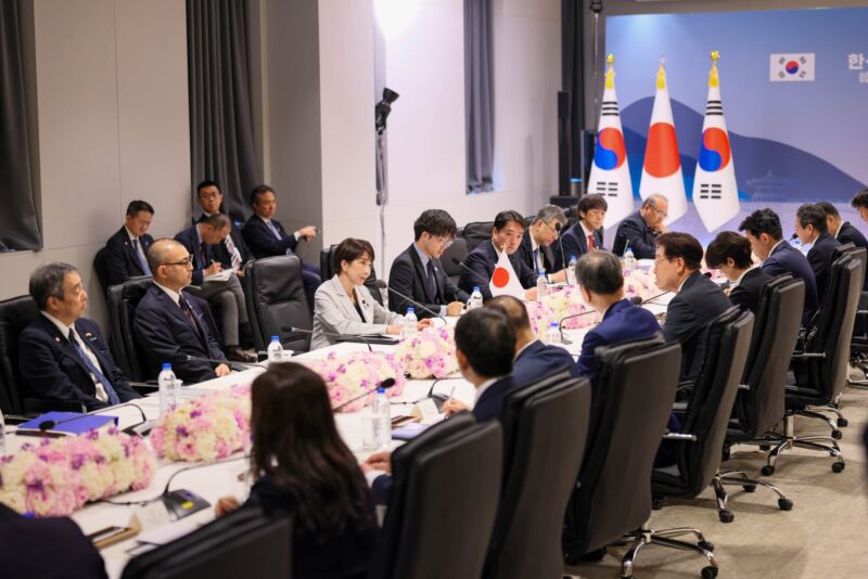 Image for the Tweet beginning: 本日、李在明韓国大統領　@Jaemyung_Leeと首脳会談を行いました。
李在明大統領とお会いするのは４回目ですが、「シャトル外交」の一環として、今回は李大統領の故郷である安東（アンドン）を訪問しました。 