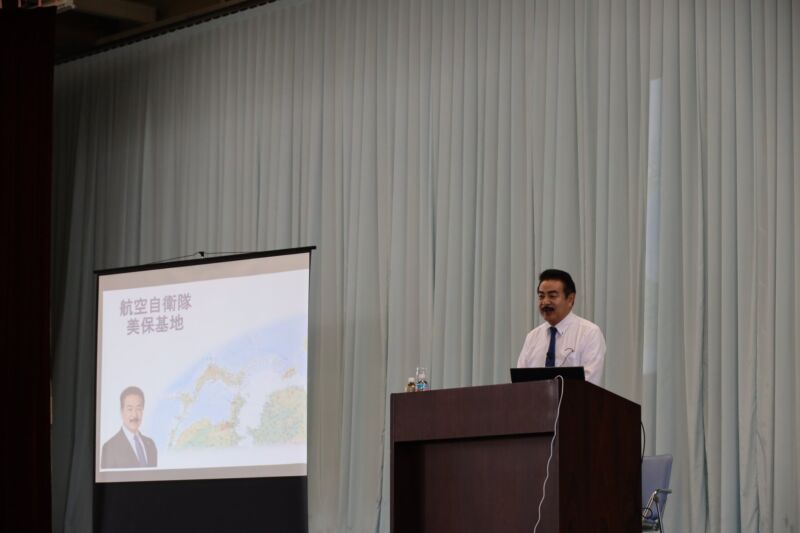 Image for the Tweet beginning: 美保基地は13日、ノースアジア大学客員教授で前参議院議員の佐藤正久氏を講師に迎え、「我が国の安全保障環境について」と題した講話をして頂きました。
多くの隊員が聴講し、安全保障環境への理解を深めるとともに、国防という責務に対する使命感をより一層高める機会となりました。
#佐藤正久 