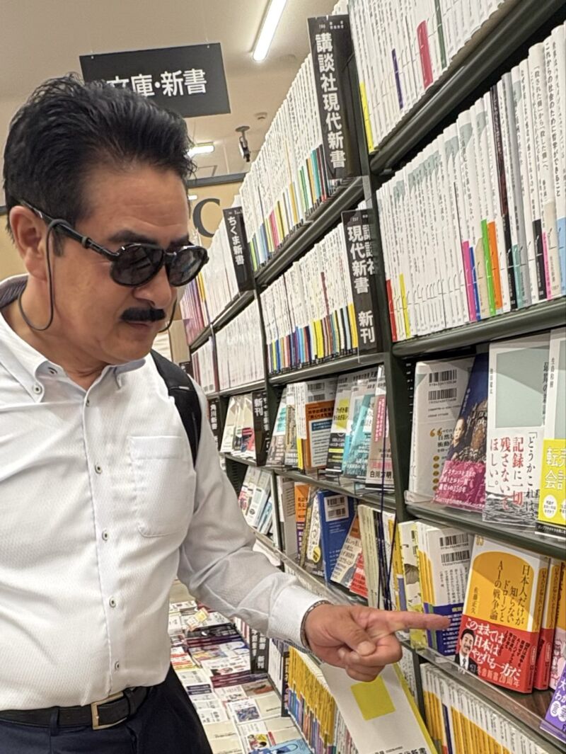 Image for the Tweet beginning: 【新潟駅ナカの書店で拙著『#日本人だけが知らないドローンとAIの戦争論』を発見！】
本日の講演でも触れましたが、新潟の対岸に広がるのは中朝露。#ドローン や #ミサイルは、すでに机上の空論ではなくリアルな脅威
地方都市からこそ、#新しい戦い方 と日本の #安全保障