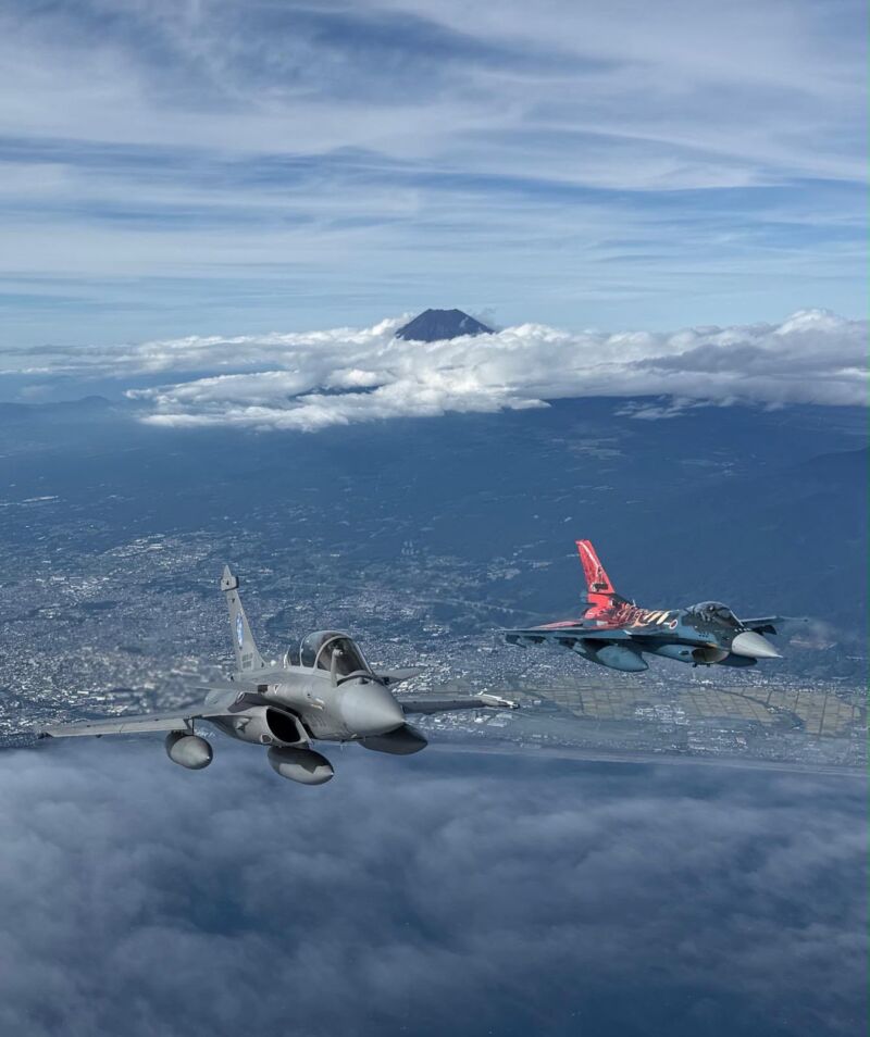 Image for the Tweet beginning: 空自🇯🇵と仏航空宇宙軍🇫🇷は国内で共同訓練を実施し、両国の防衛協力・交流の深化を図りました。 