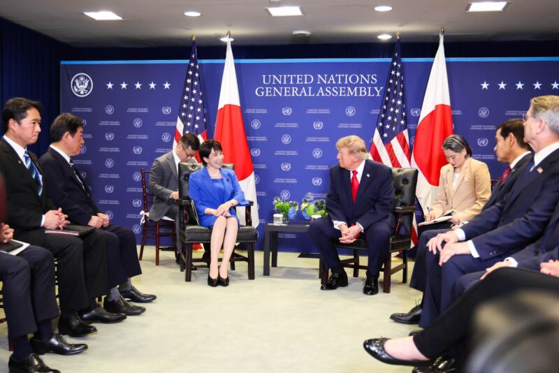 Image for the Tweet beginning: 現地時間22日13時過ぎから、国連総会出席のため訪問中の米国・ニューヨークにて、トランプ大統領(@realDonaldTrump)と日米首脳会談を行いました。 