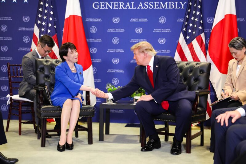 Image for the Tweet beginning: 現地時間22日13時過ぎから、国連総会出席のため訪問中の米国・ニューヨークにて、トランプ大統領(@realDonaldTrump)と日米首脳会談を行いました。 
